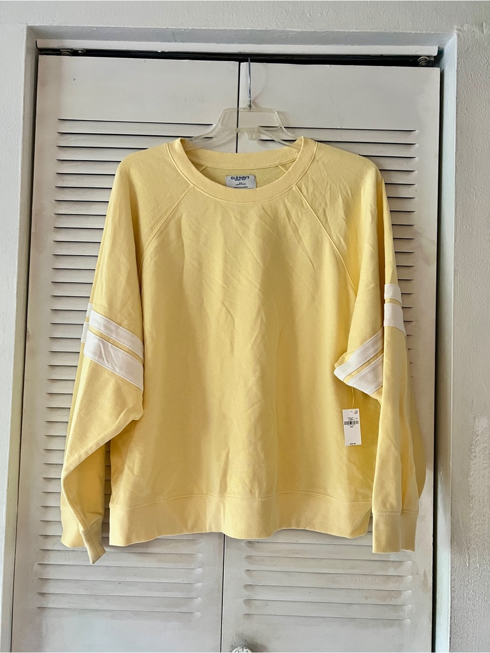 Old Navy Socomfy Terry
Oversized Raglan Sweatshirt